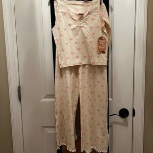 NWT New Messy Bun just Chillin Women's LARGE Cream Pajama Set with Pink Hearts